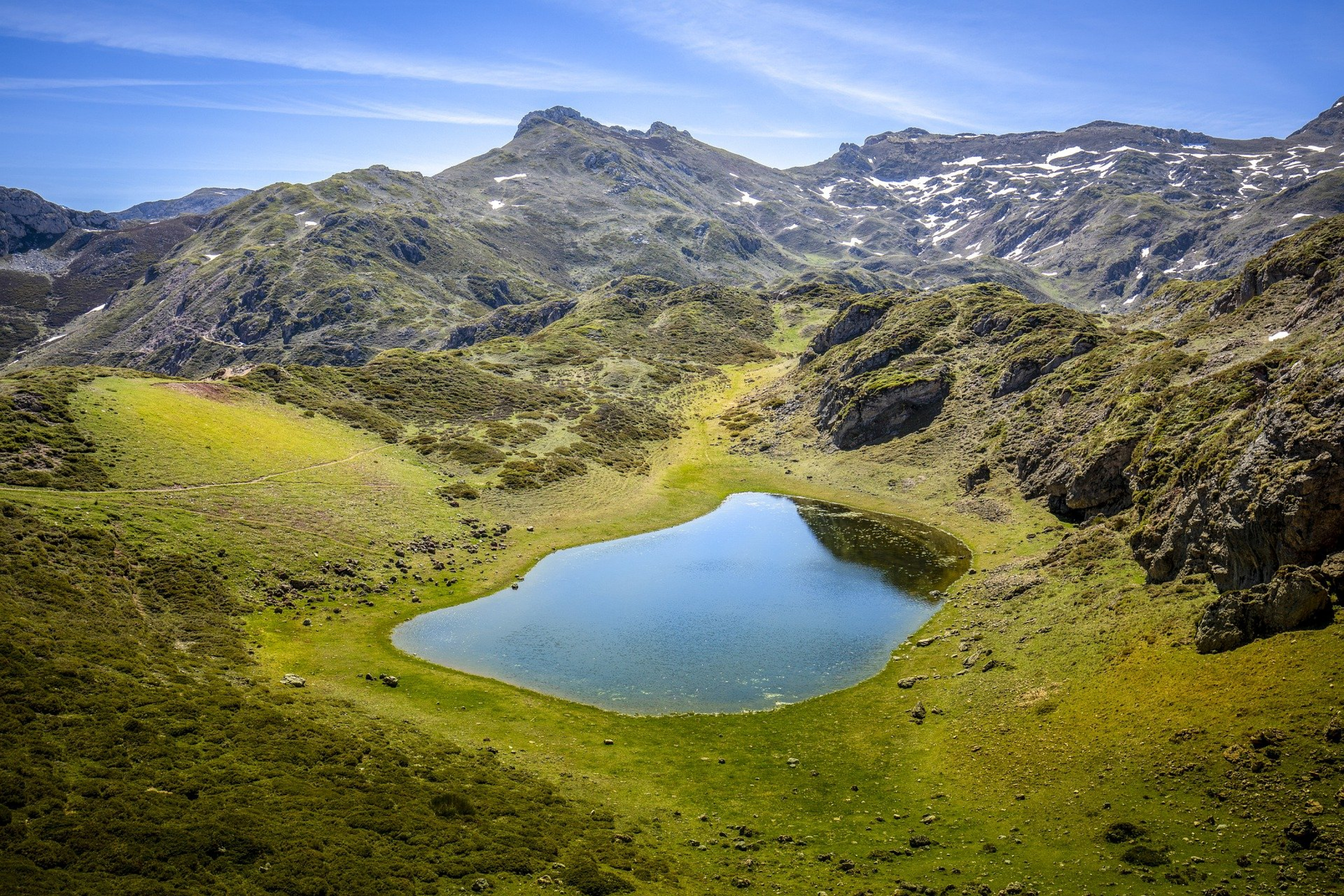 Lake 7194103 1920.jpg